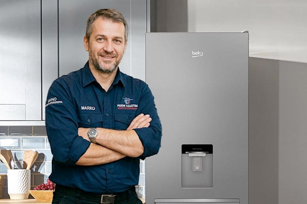 Servis Beko frižidera Beograd — ovlašćeni majstor vrši popravku Beko frižidera na terenu