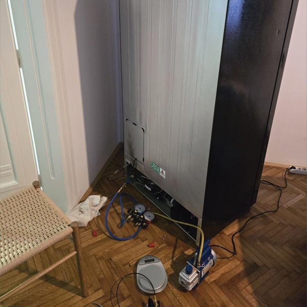 Servis frižidera u Beogradu — majstor na licu mesta