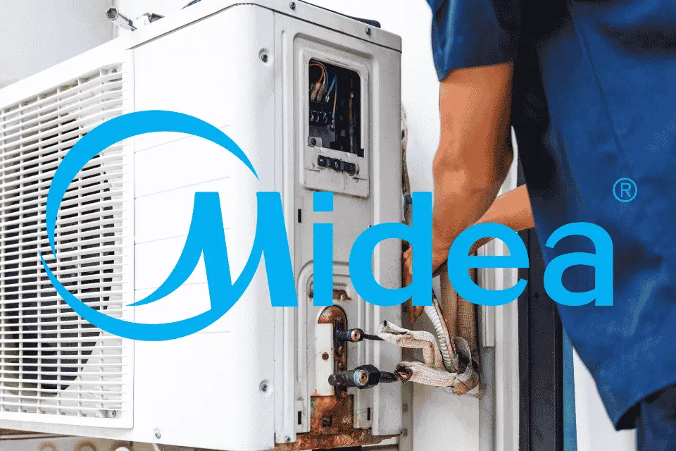 Ovlašćeni servis Midea klima uređaja Beograd — majstor pri servisnoj intervenciji