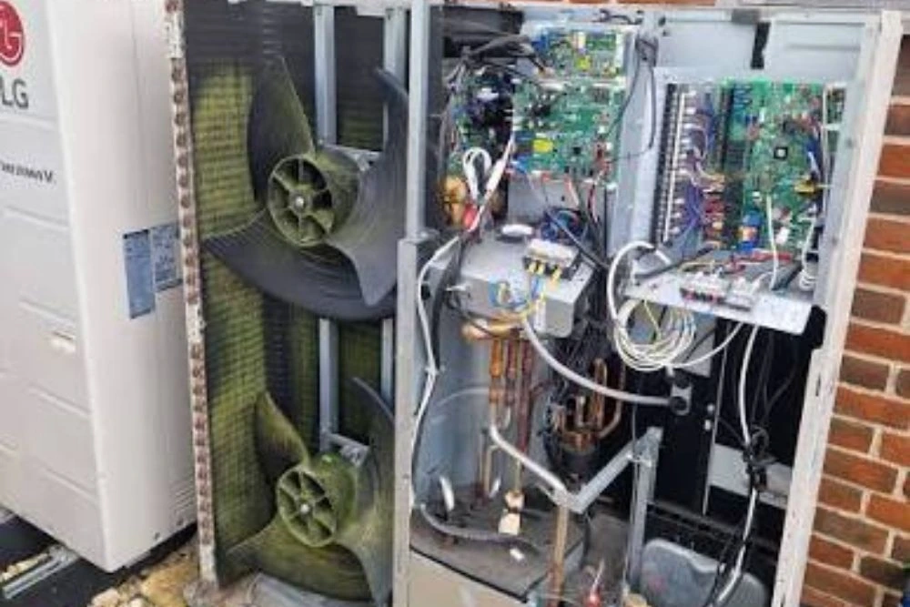 Servis LG toplotne pumpe Beograd — majstor proverava LG Therma V jedinicu