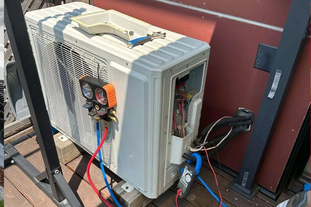 Servis Midea toplotne pumpe Beograd — majstor proverava Midea M-Thermal jedinicu