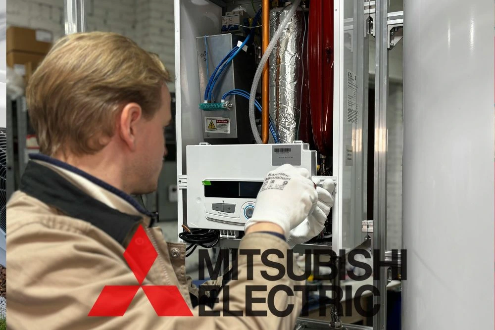 Servis Mitsubishi toplotnih pumpi Beograd — majstor servisira Mitsubishi Ecodan toplotnu pumpu